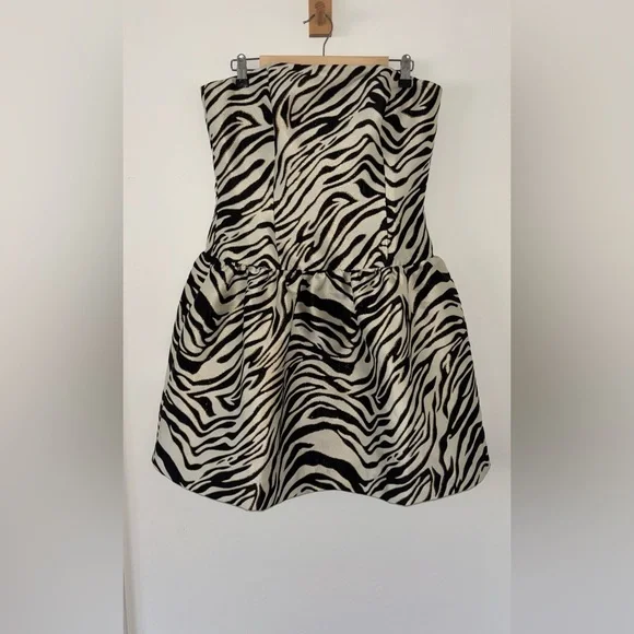 Lilly Pulitzer Akela Fit & Flare Strapless Zebra Jacquard Cocktail Dress Size 8 - Picture 3 of 11